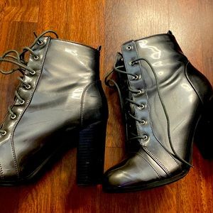 METALLIC BOOTIES